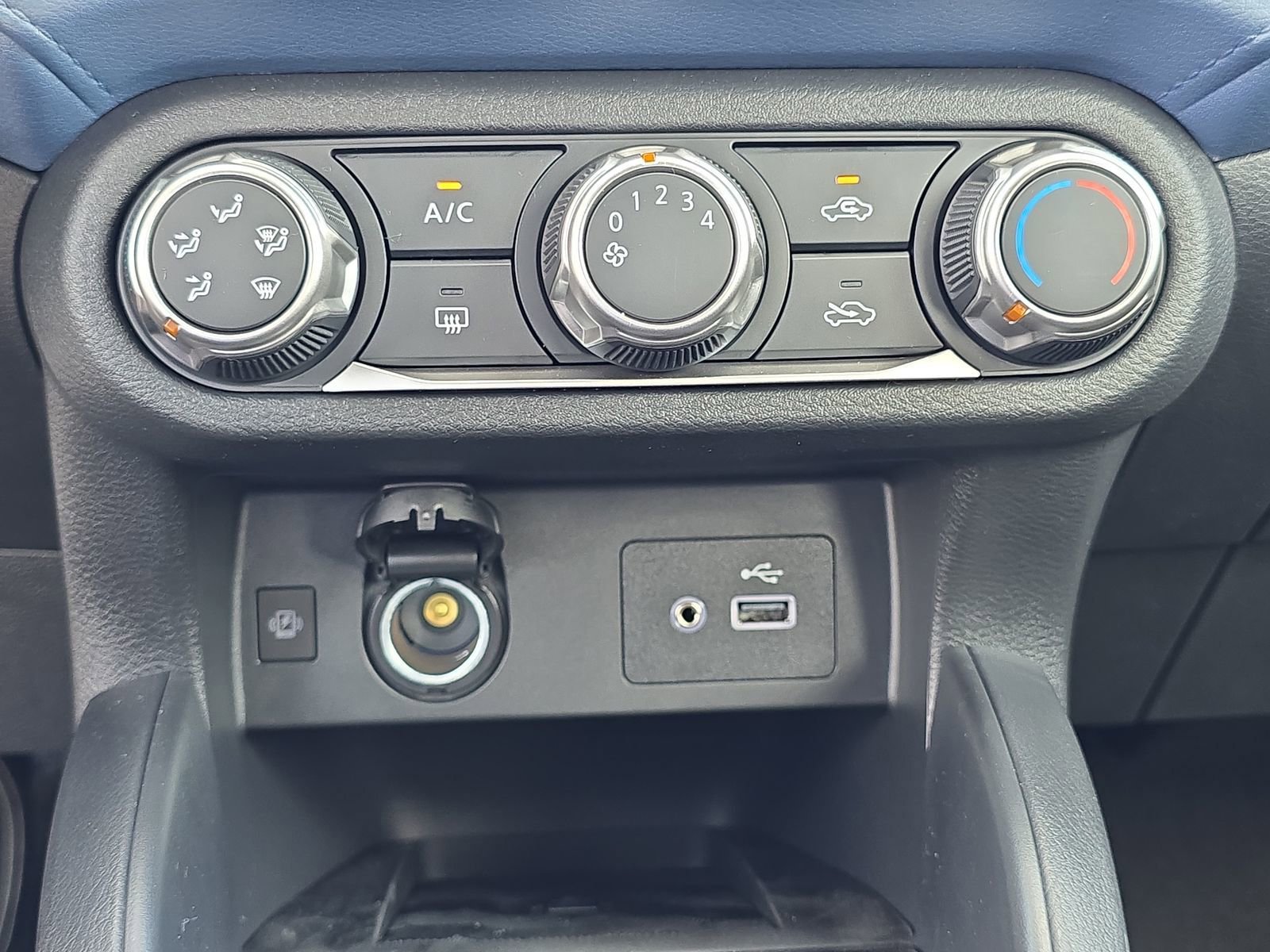 New 2025 Nissan Versa SV w/ Trunk Package image 21