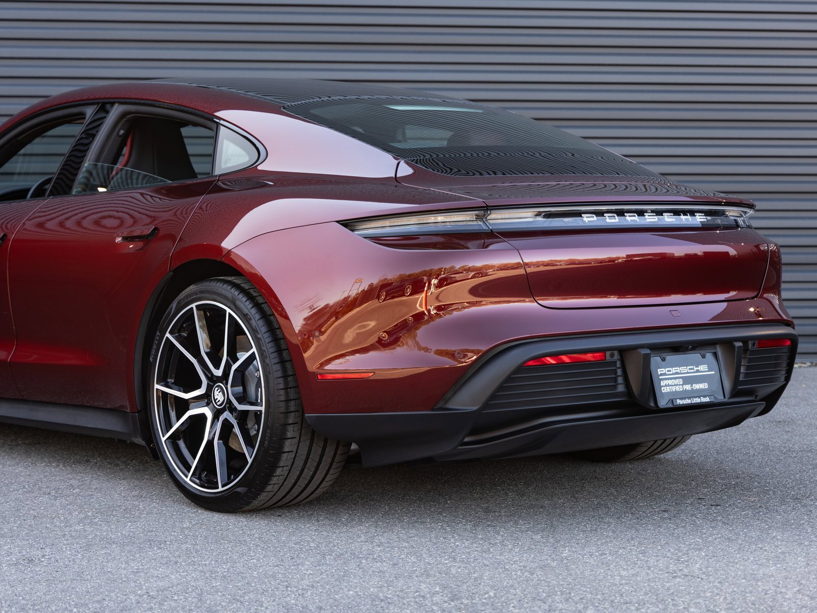 Used 2023 Porsche Taycan image 10