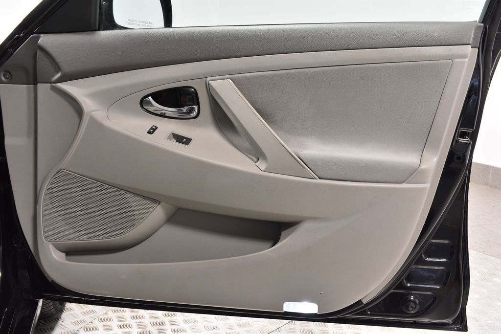 Used 2010 Toyota Camry Hybrid image 30