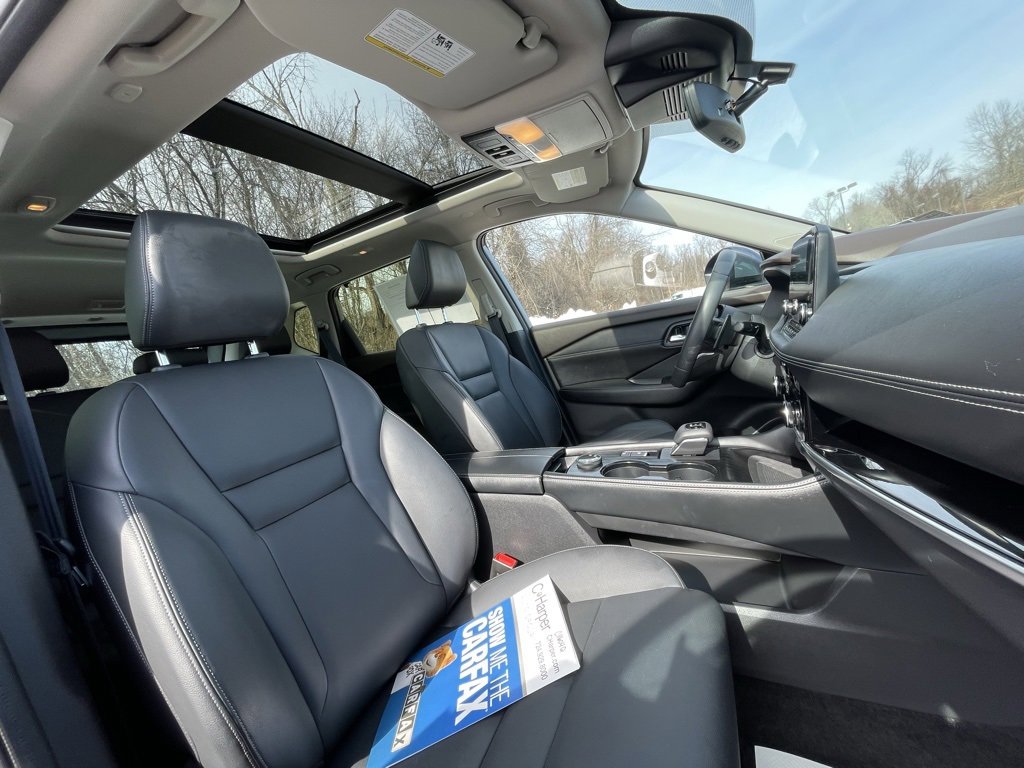 Used 2023 Nissan Rogue SL w/ SL Premium Package image 12