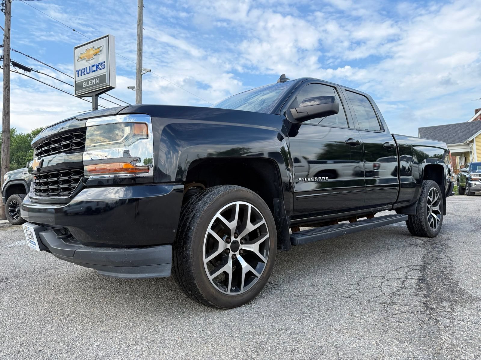 Used 2018 Chevrolet Silverado 1500 LT AWD/4WD image 2