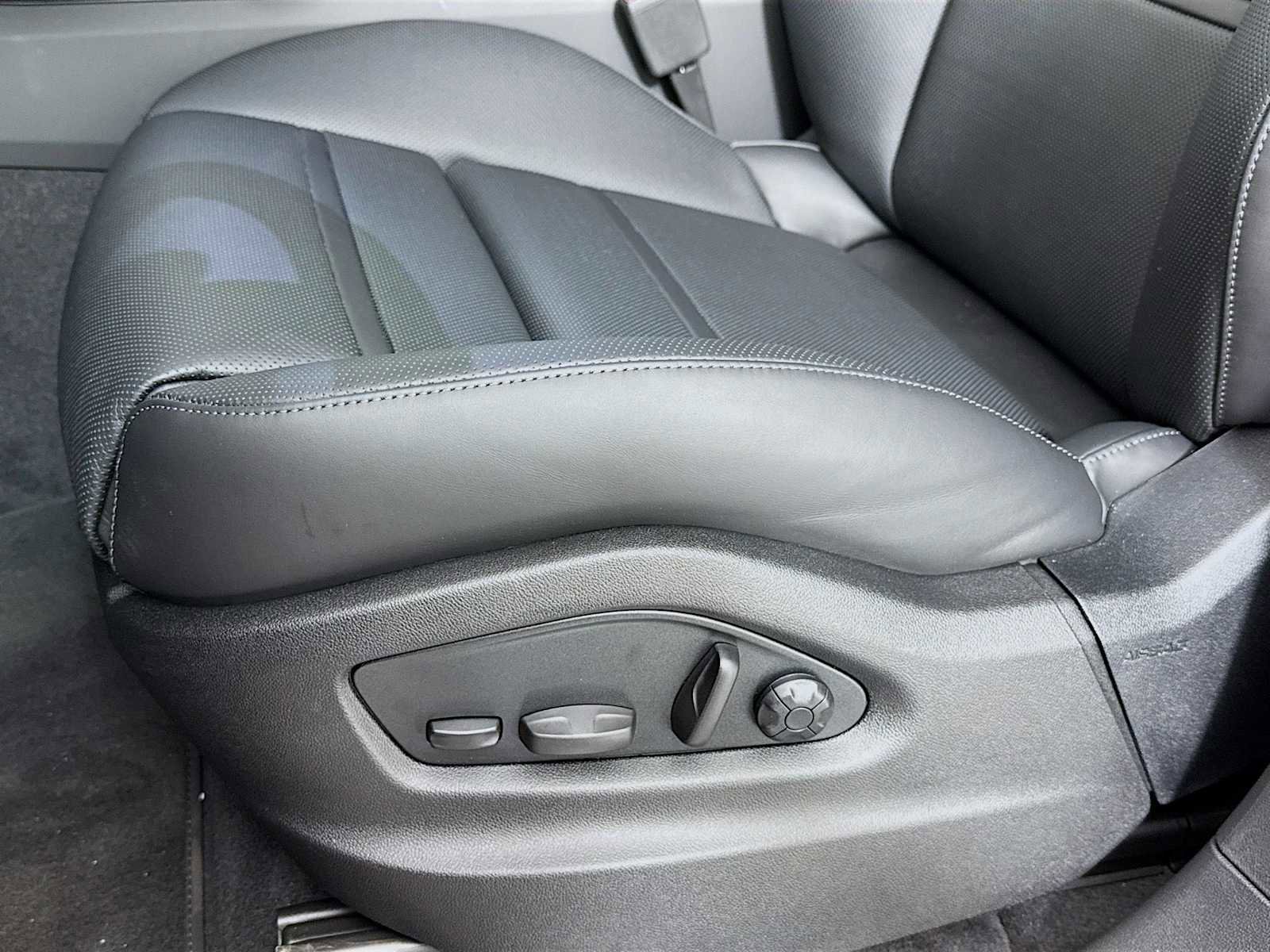 New 2025 Porsche Cayenne S image 13