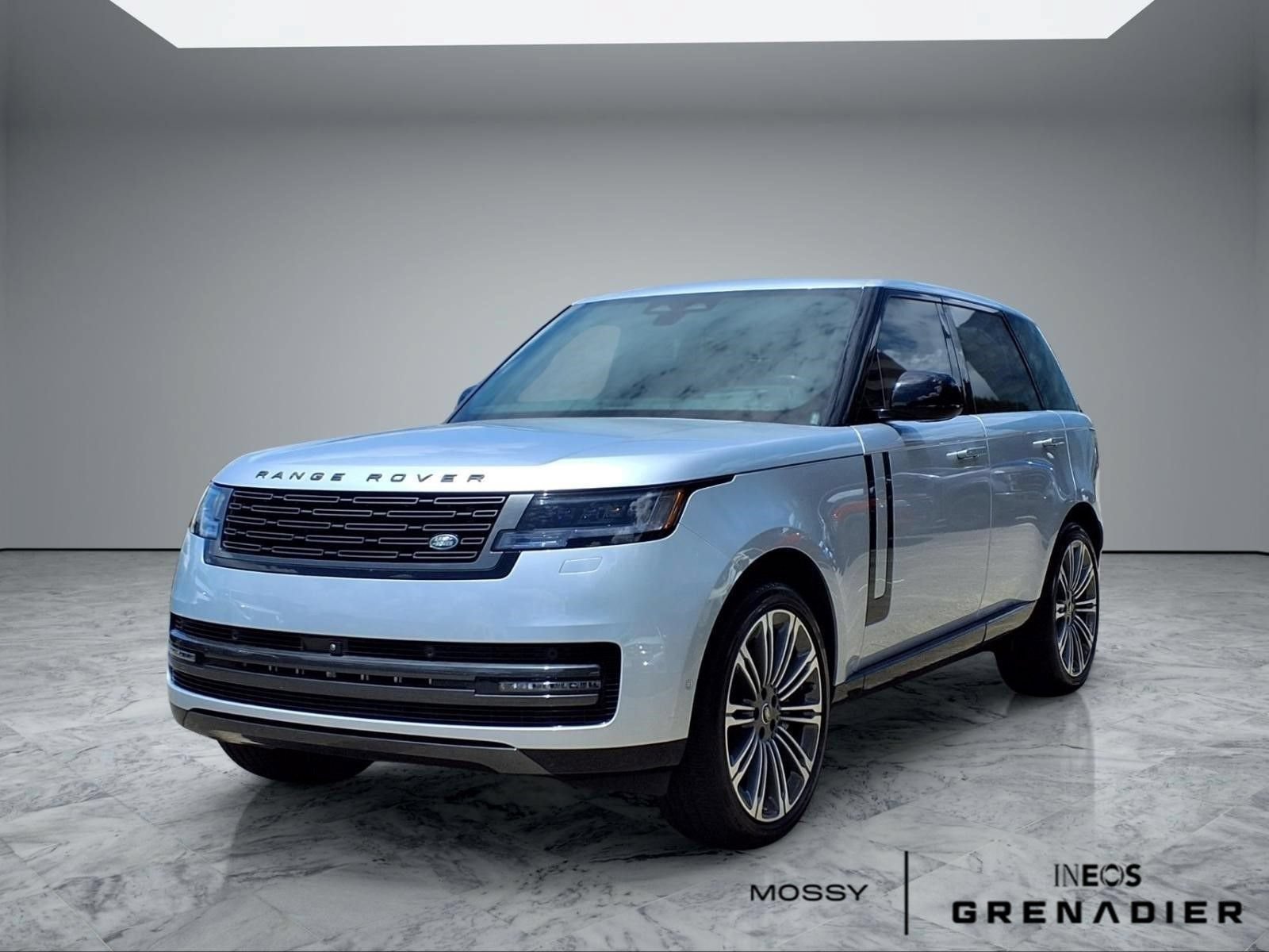 Used 2025 Land Rover Range Rover SE AWD/4WD image 4