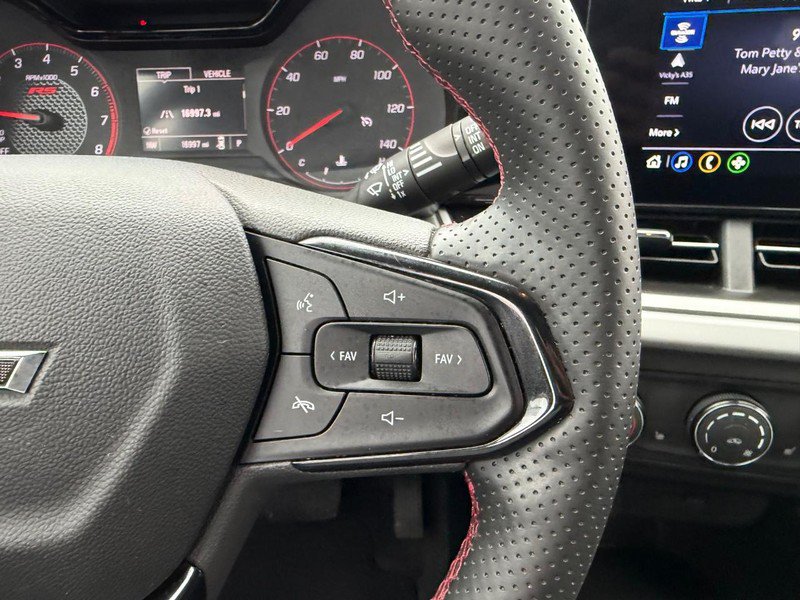 Used 2024 Chevrolet Trax RS FWD image 12