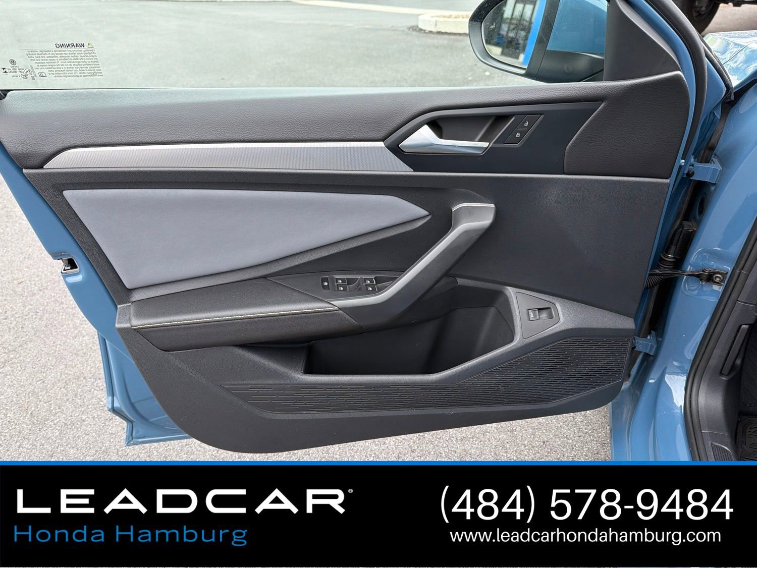 Used 2025 Volkswagen Jetta SE FWD image 13