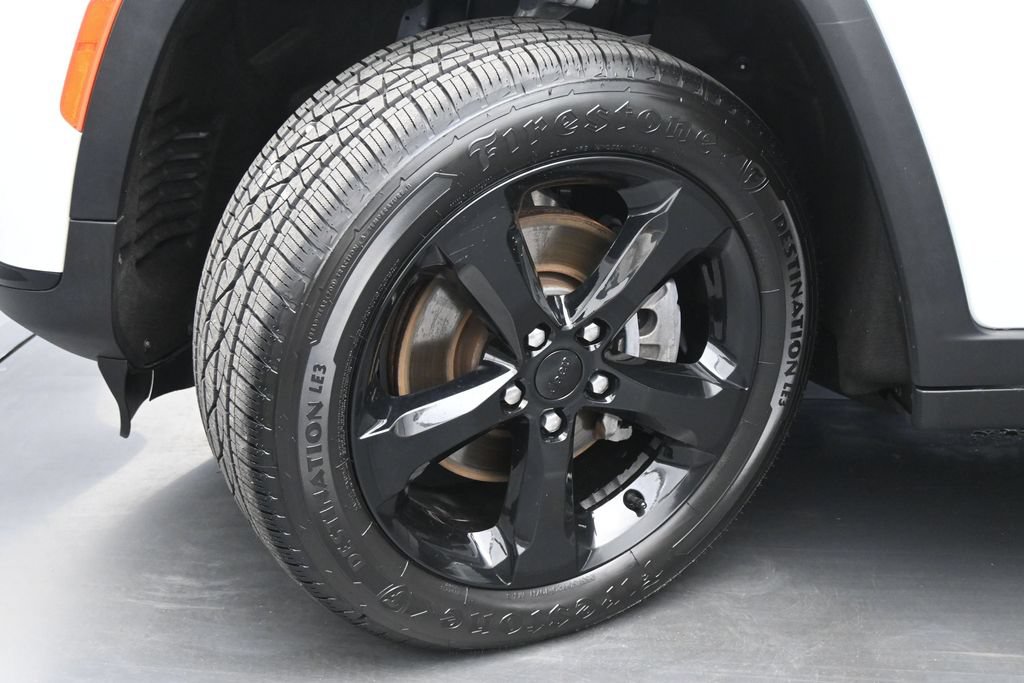 Used 2024 Jeep Grand Cherokee L Altitude AWD/4WD image 24