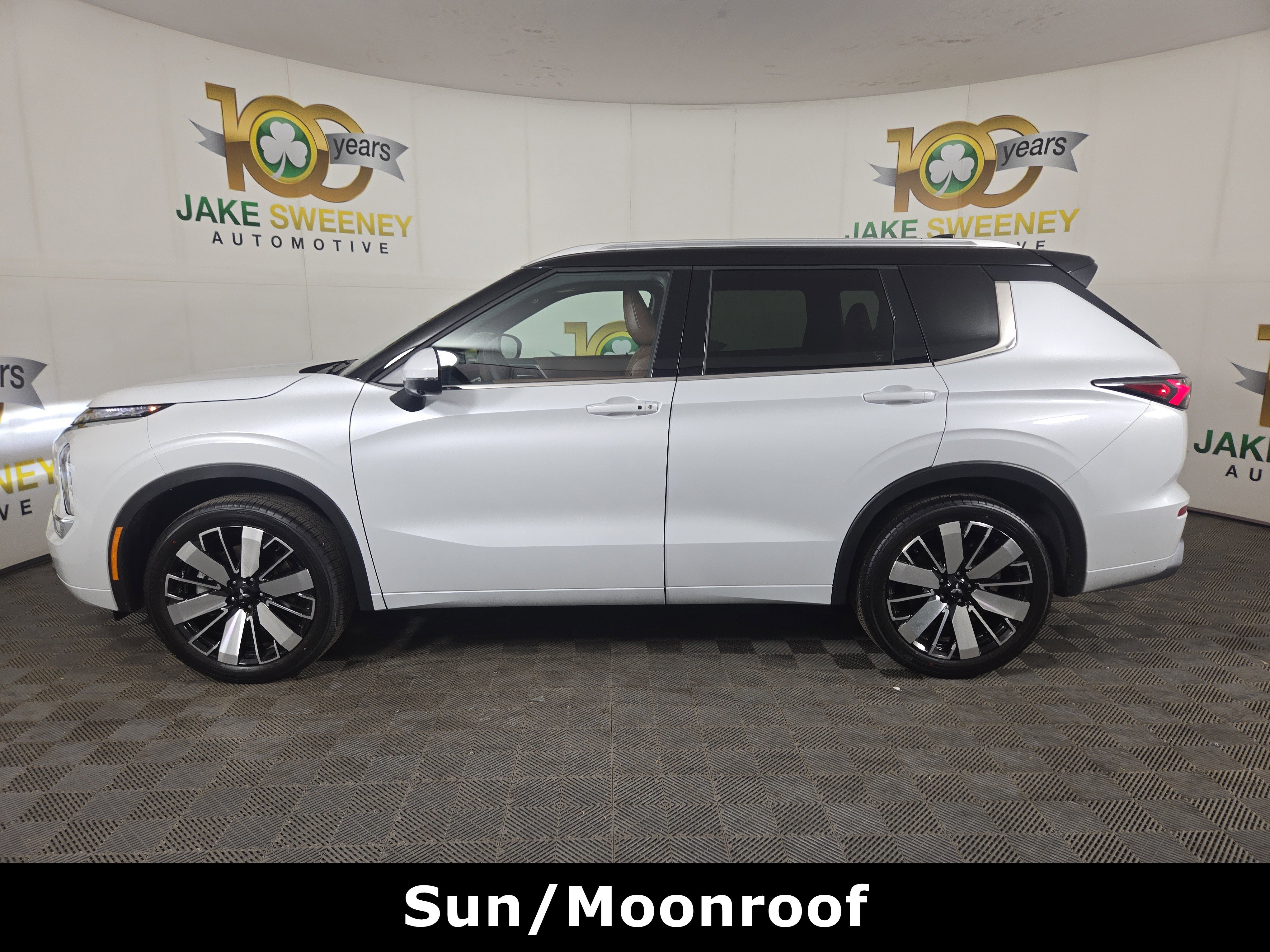 Used 2025 Mitsubishi Outlander SEL image 6