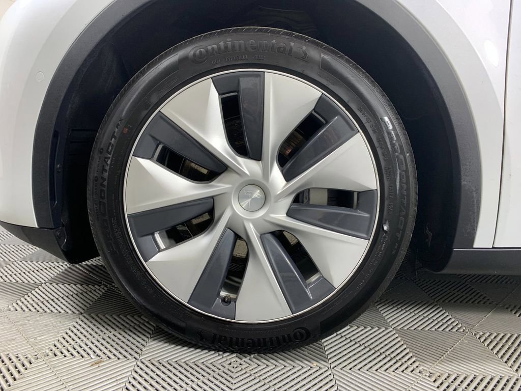 Used 2020 Tesla Model Y Long Range image 12