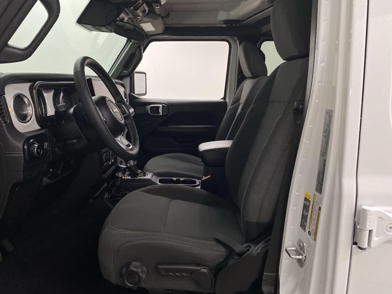 Used 2025 Jeep Wrangler Unlimited Sahara AWD/4WD image 13