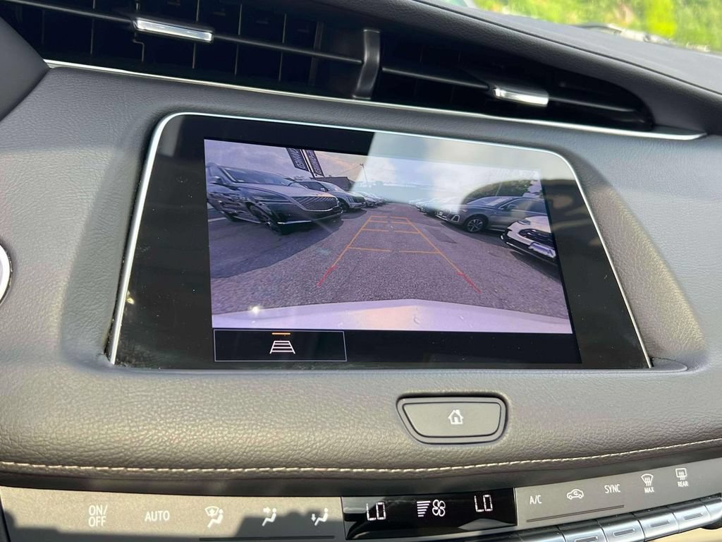 Used 2023 Cadillac XT4 Luxury w/ Cold Weather Package AWD/4WD image 28