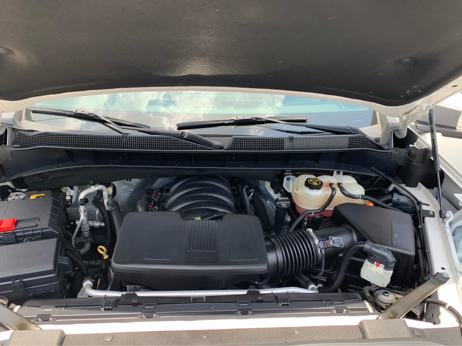 Used 2019 Chevrolet Silverado 1500 High Country w/ Technology Package AWD/4WD image 8