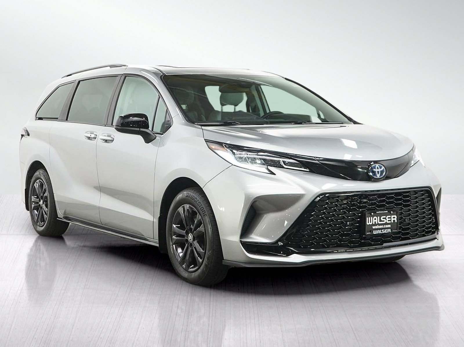 Used 2025 Toyota Sienna XSE AWD/4WD image 7