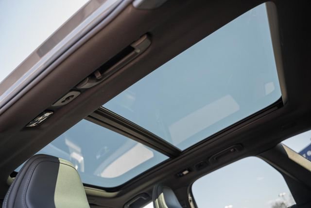 Certified 2022 Volvo XC60 T8 R-Design w/ Advanced Package image 32