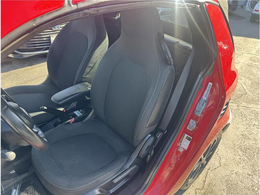 Used 2017 smart fortwo passion image 30