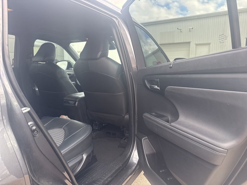 Used 2023 Toyota Highlander XSE FWD image 20