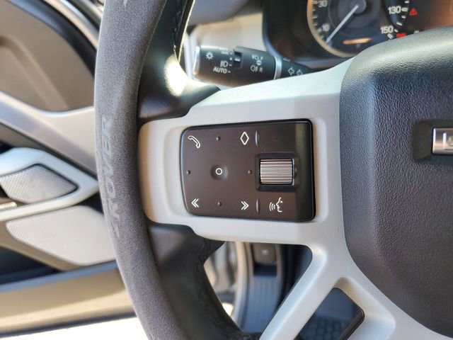Used 2023 Land Rover Defender 130 X-Dynamic SE AWD/4WD image 28