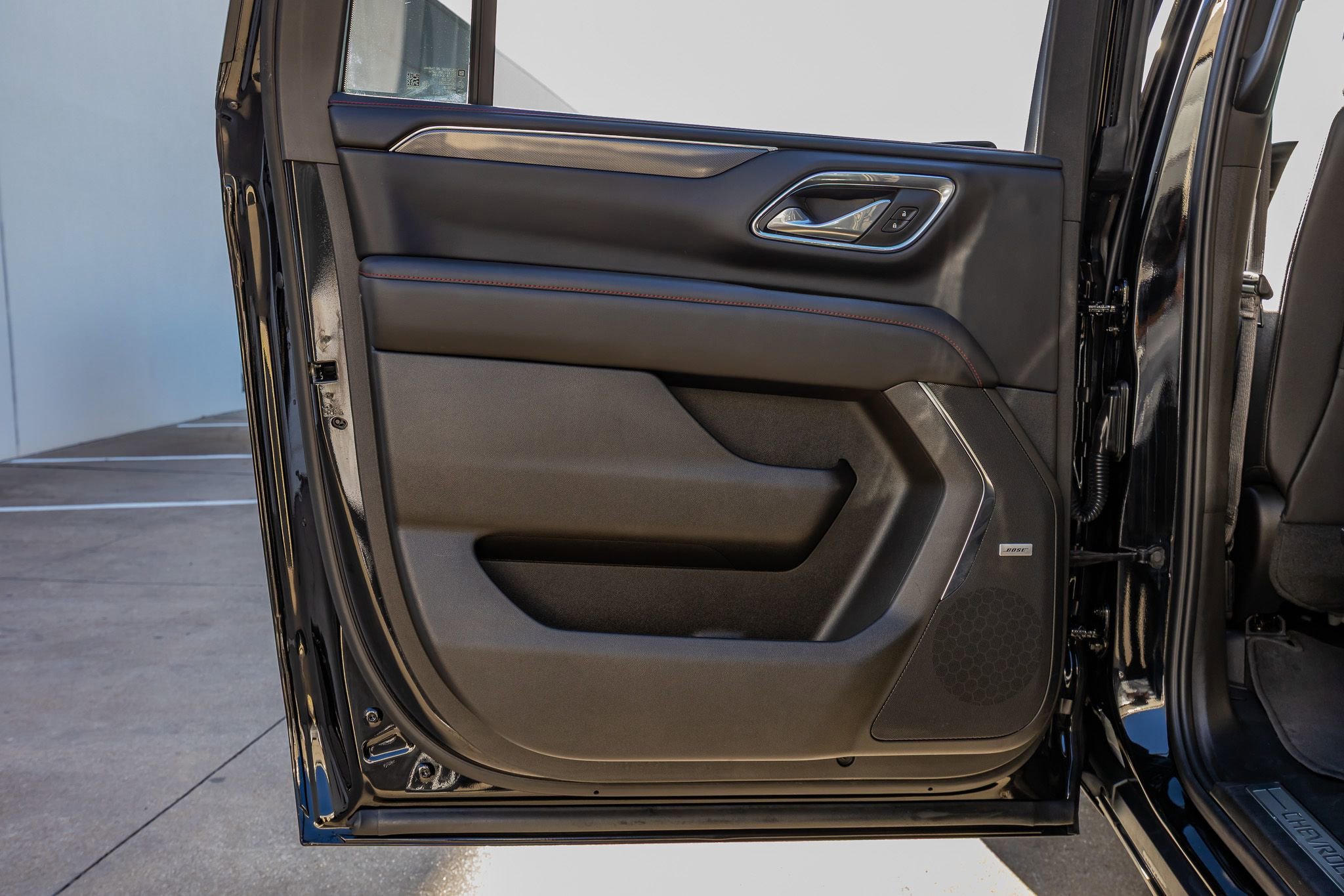 Used 2023 Chevrolet Suburban RST w/ Sport Performance Package image 38