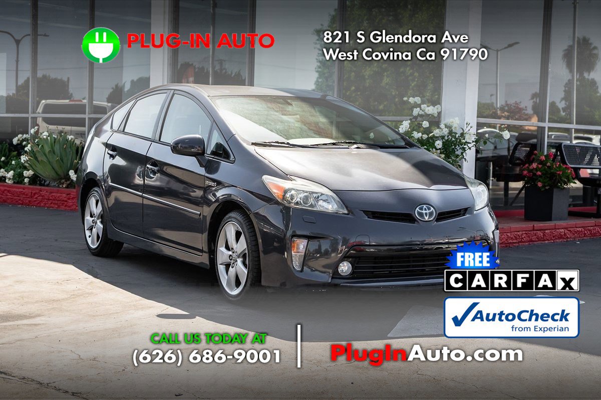 Used 2015 Toyota Prius Five w/ Advanced Technology Package FWD image 3