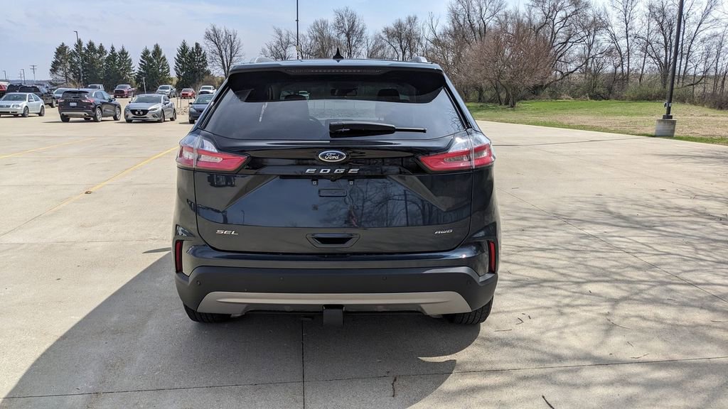 Used 2024 Ford Edge SEL w/ Convenience Package image 4