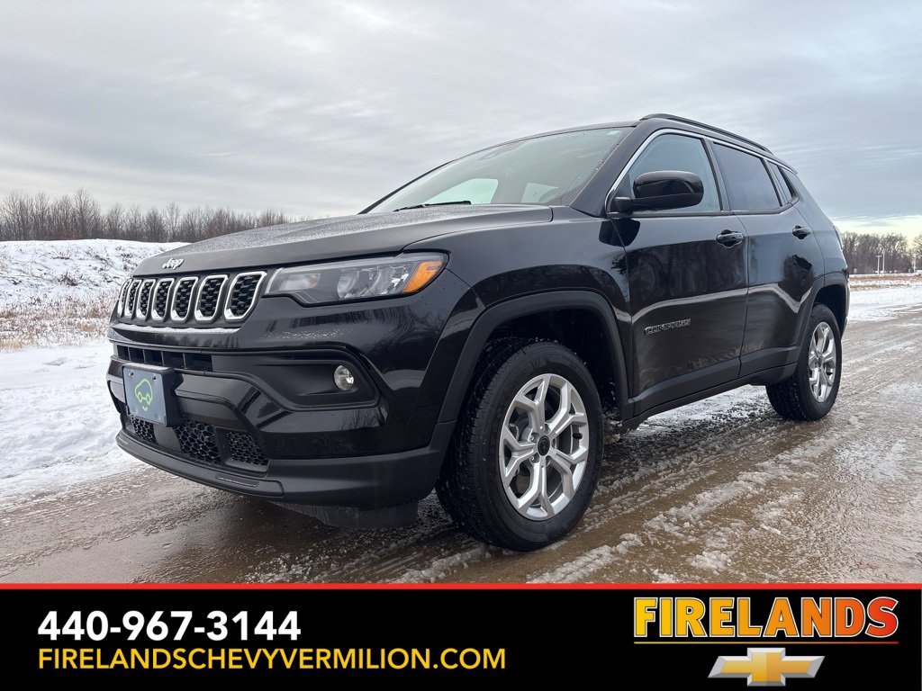 Used 2025 Jeep Compass Latitude w/ Sun & Sound Group image 1
