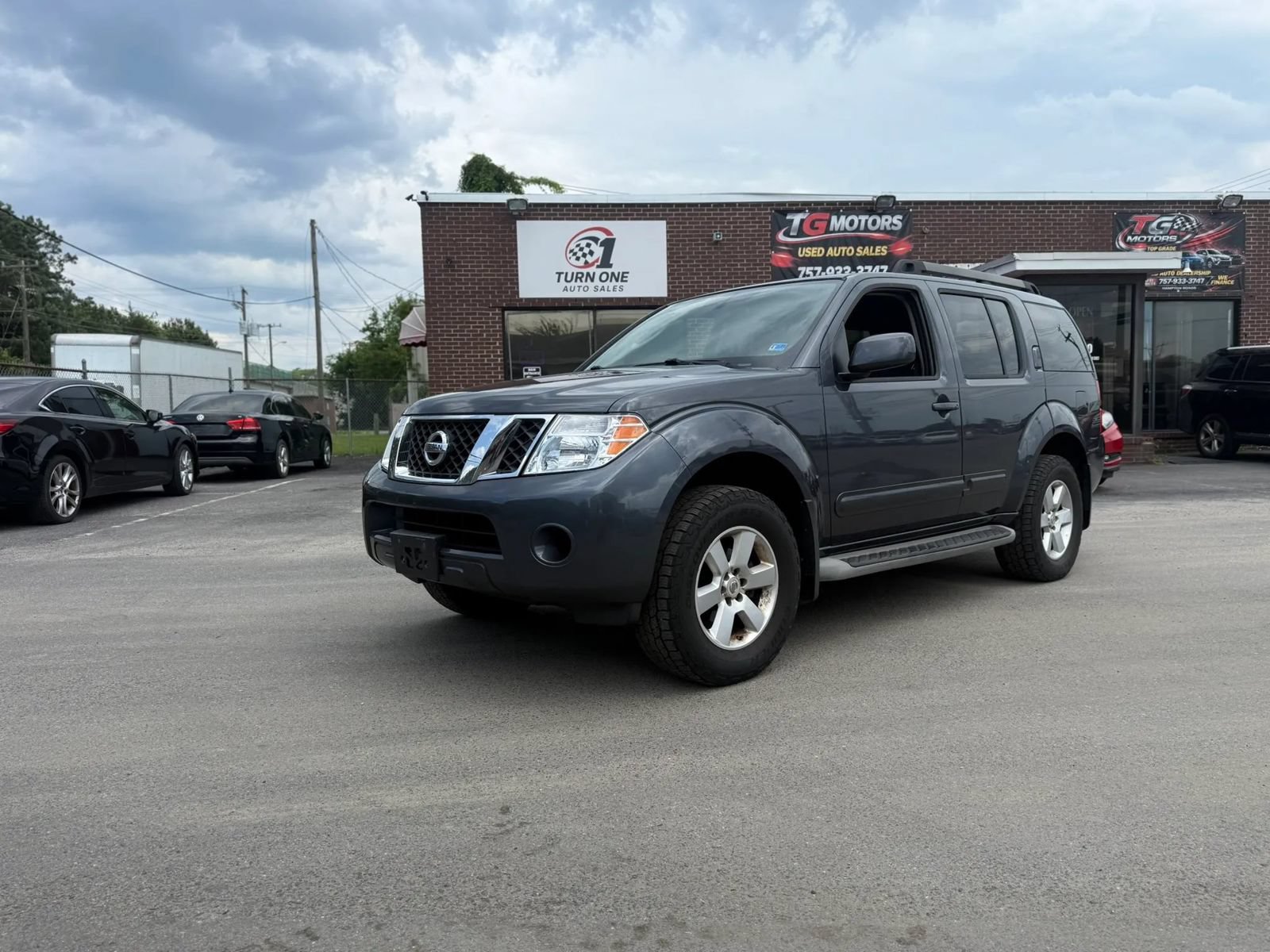 Used 2010 Nissan Pathfinder SE