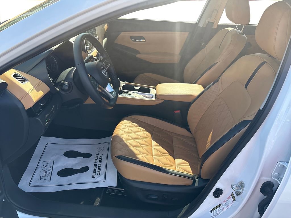 Used 2024 Nissan Sentra SV w/ SV Premium Package image 9