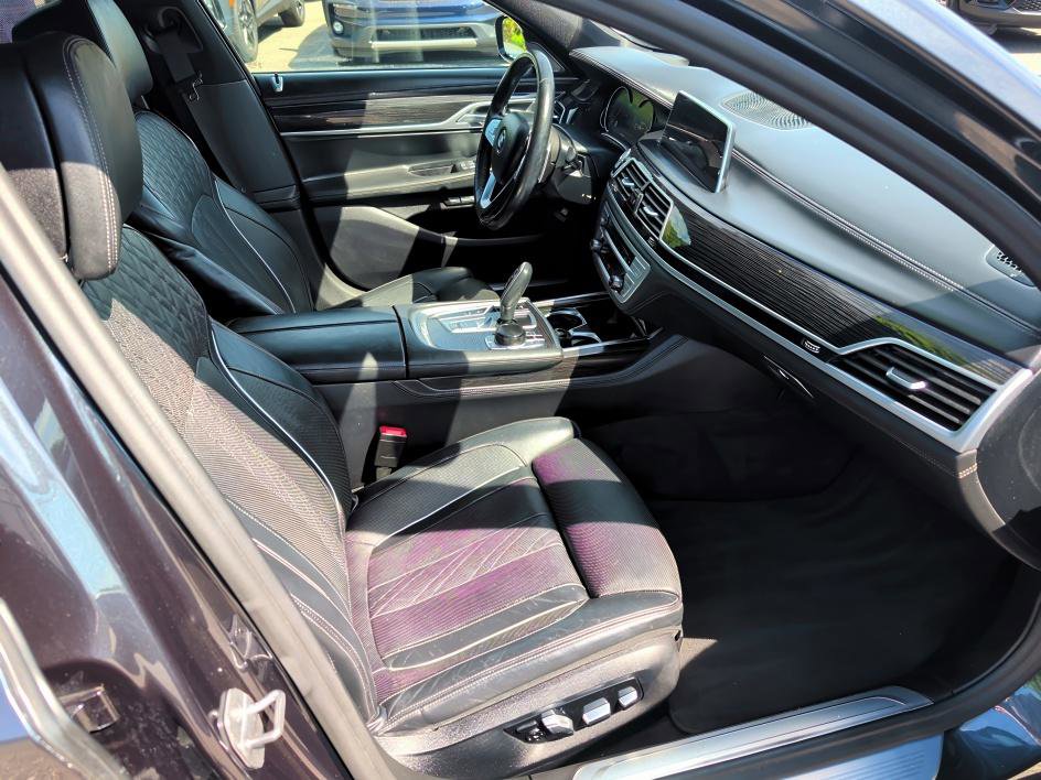 Used 2018 BMW 750i xDrive image 12