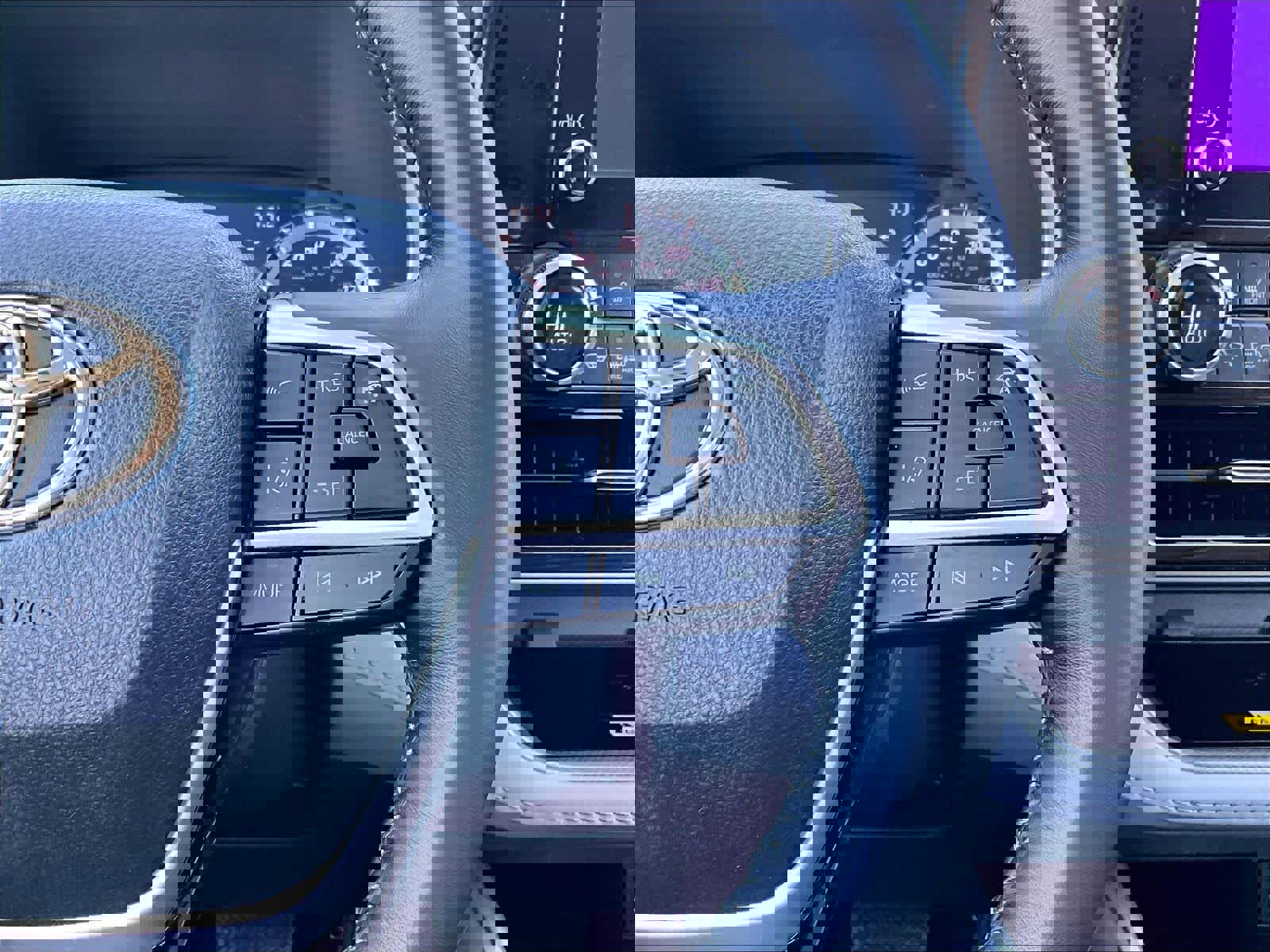 Used 2023 Toyota Highlander XLE image 19