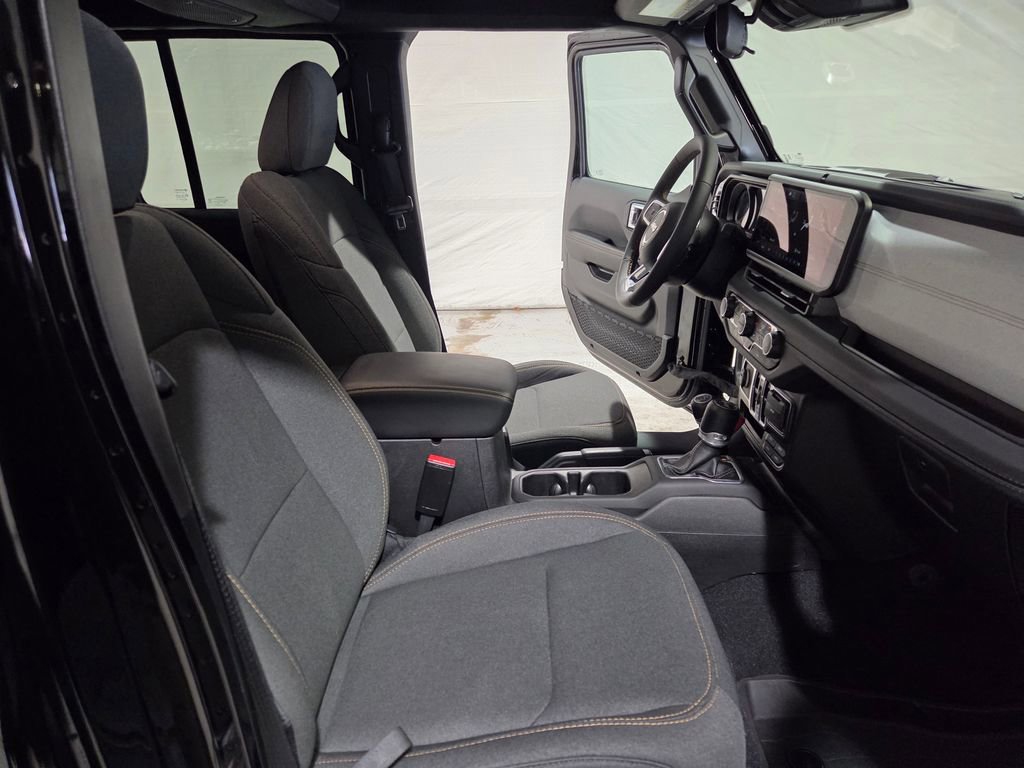 Used 2024 Jeep Wrangler Sahara image 11