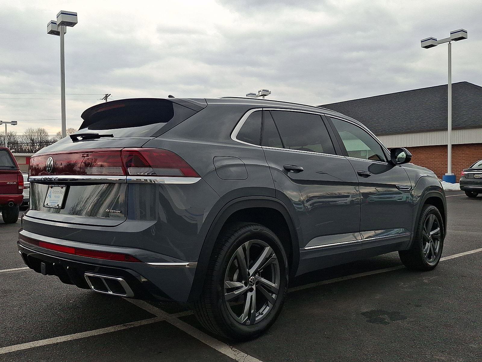 Used 2024 Volkswagen Atlas Cross Sport SEL R-Line image 5