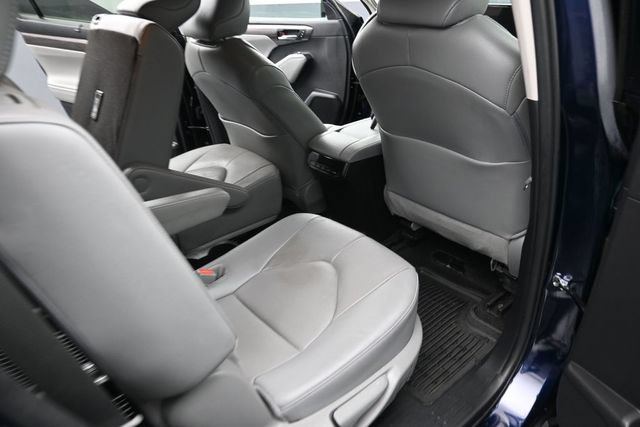 Certified 2024 Toyota Highlander Limited AWD/4WD image 19