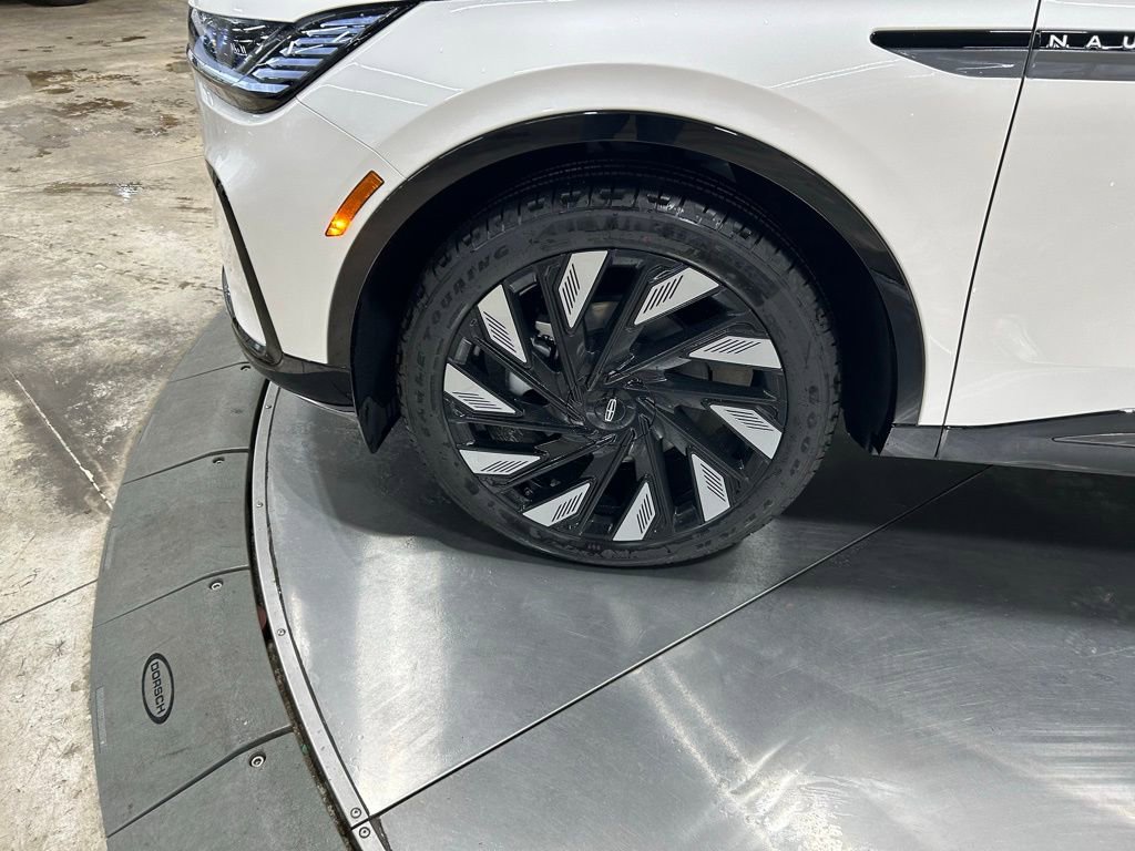 New 2026 Lincoln Nautilus Reserve w/ Jet Appearance Package image 31