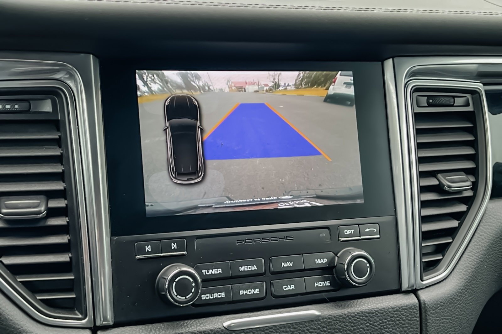 Used 2018 Porsche Macan image 28