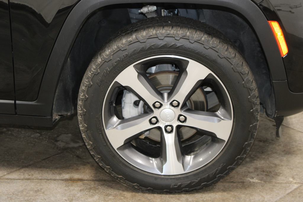 Used 2023 Jeep Grand Cherokee Limited image 51