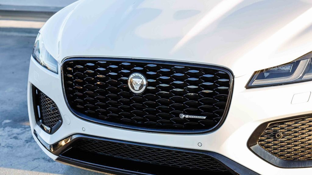 Used 2024 Jaguar F-PACE R-Dynamic S image 6