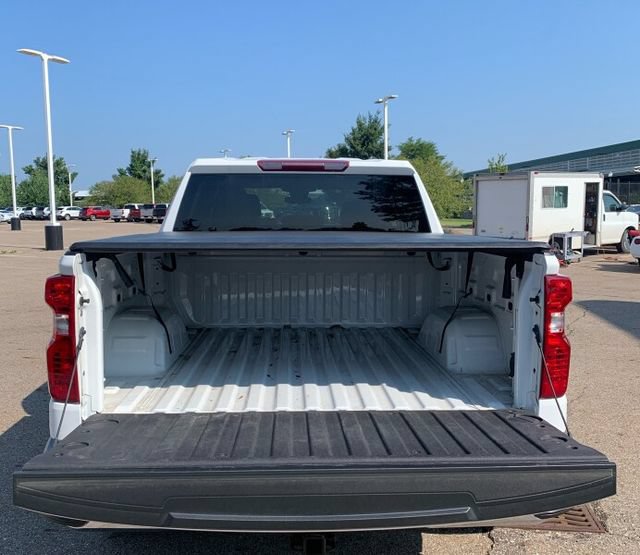 Used 2023 Chevrolet Silverado 1500 LT AWD/4WD image 3