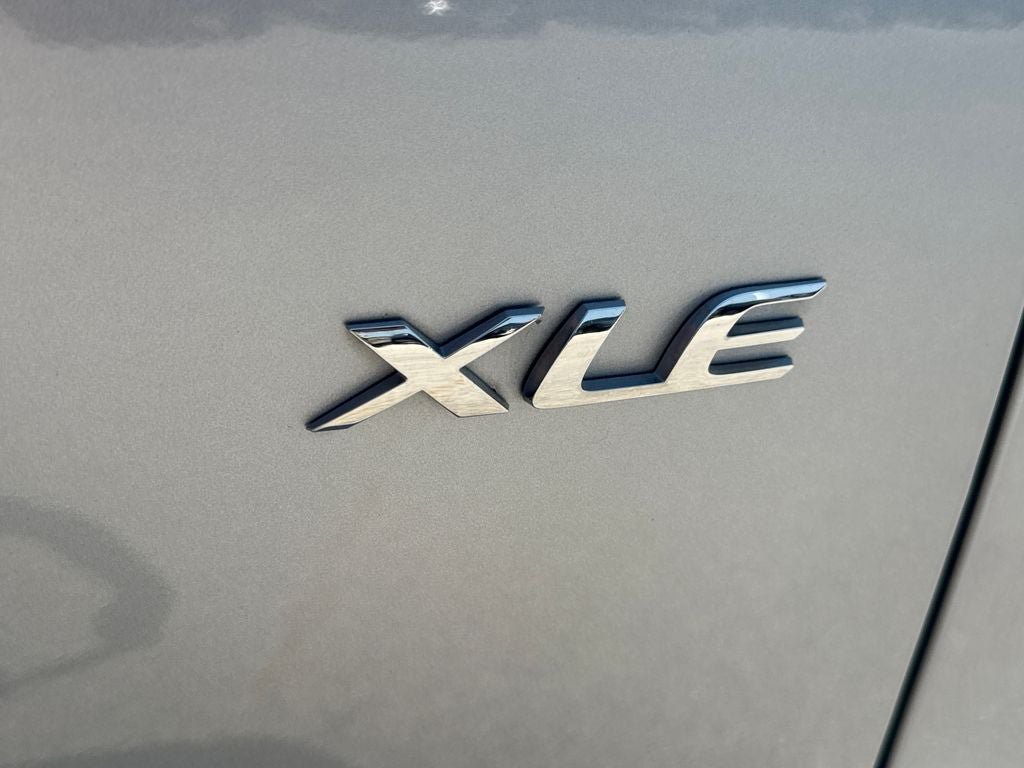 Used 2022 Toyota Corolla Cross XLE w/ Convenience Package FWD image 6