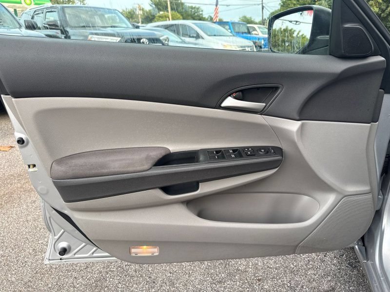Used 2009 Honda Accord LX-P image 9