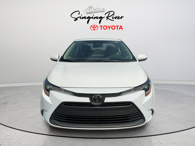Used 2025 Toyota Corolla LE FWD image 2