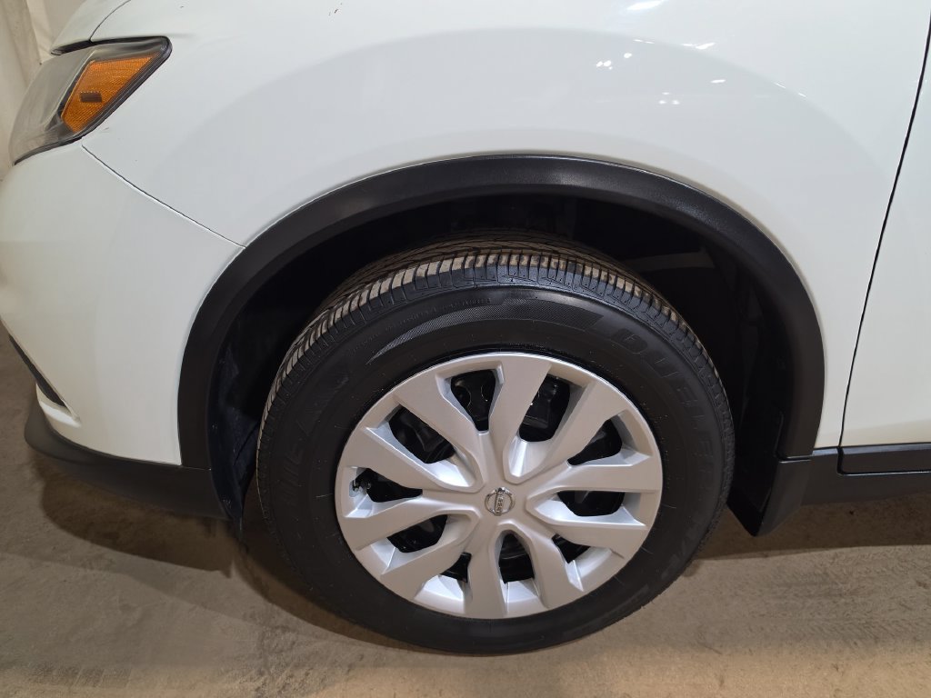 Used 2016 Nissan Rogue S AWD/4WD image 18