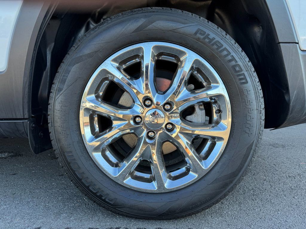 Used 2017 Jeep Cherokee Latitude w/ Comfort/Convenience Group image 14