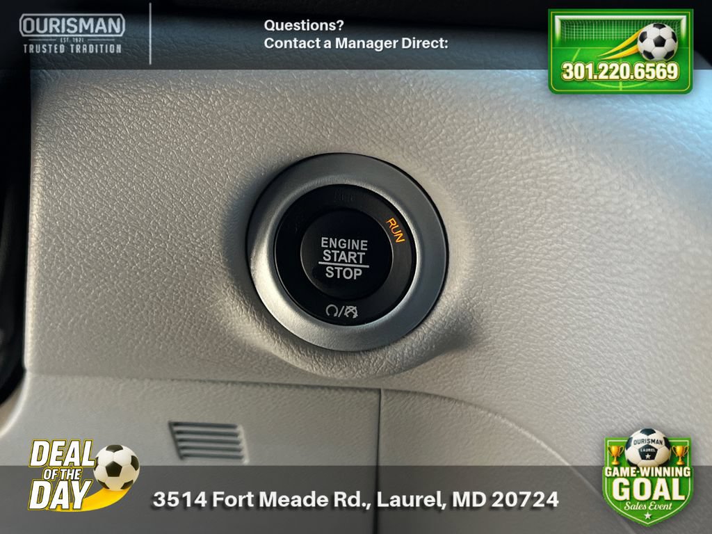 Used 2024 Chrysler Pacifica Touring-L FWD image 26