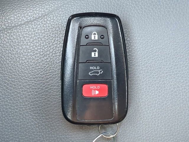 Used 2023 Toyota Highlander XLE image 38