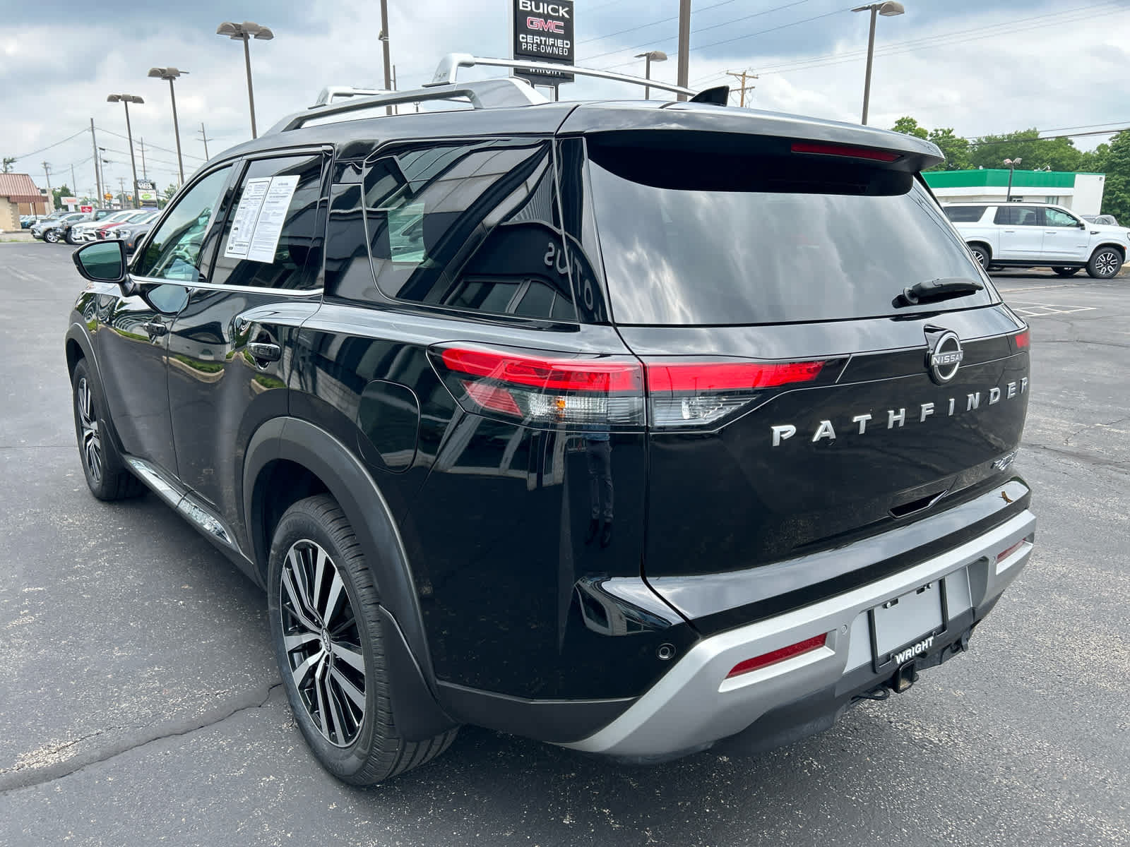 Certified 2025 Nissan Pathfinder Platinum AWD/4WD image 2