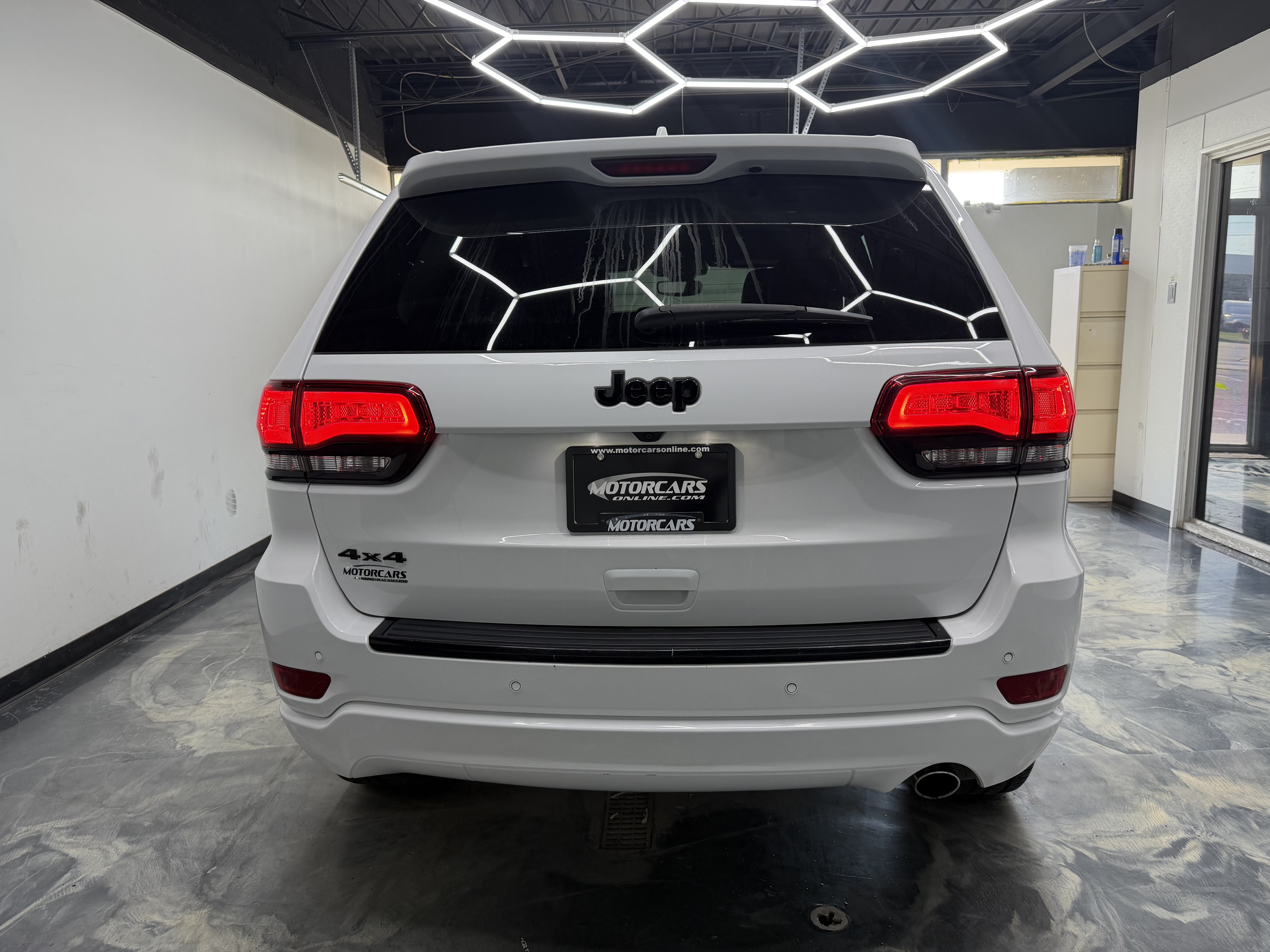 Used 2017 Jeep Grand Cherokee Altitude AWD/4WD image 8