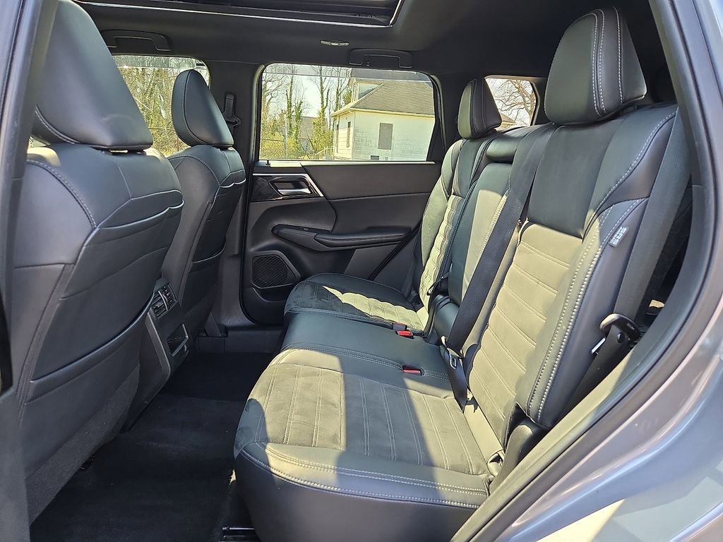 Used 2022 Mitsubishi Outlander SEL Black Edition image 10