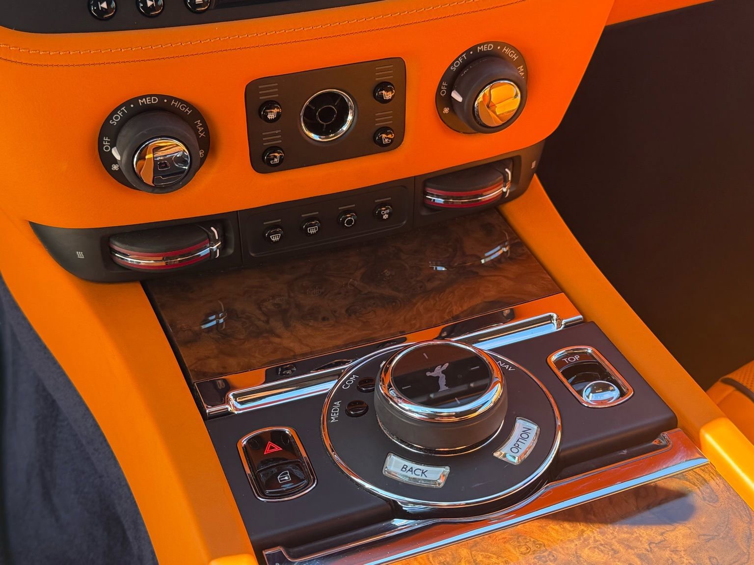 Used 2018 Rolls-Royce Dawn image 37