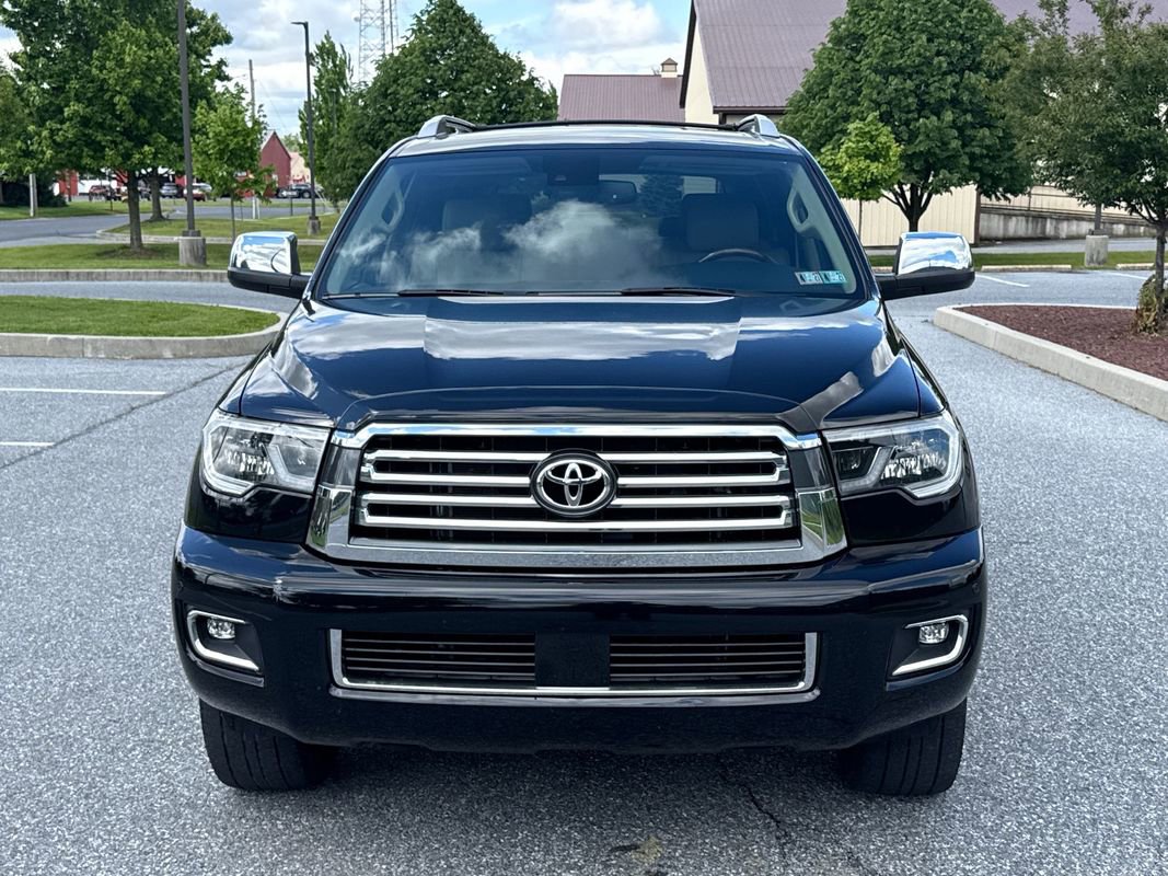 Used 2021 Toyota Sequoia Platinum AWD/4WD image 2
