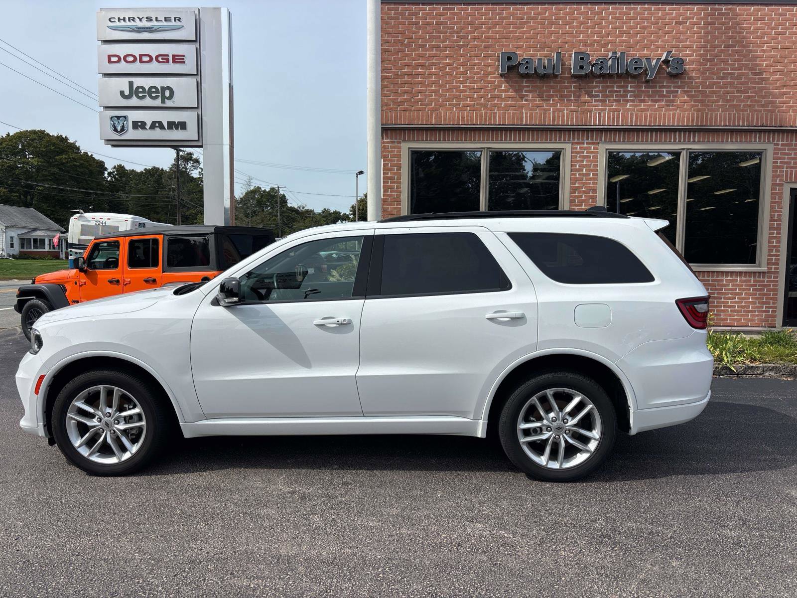 Used 2024 Dodge Durango GT image 3