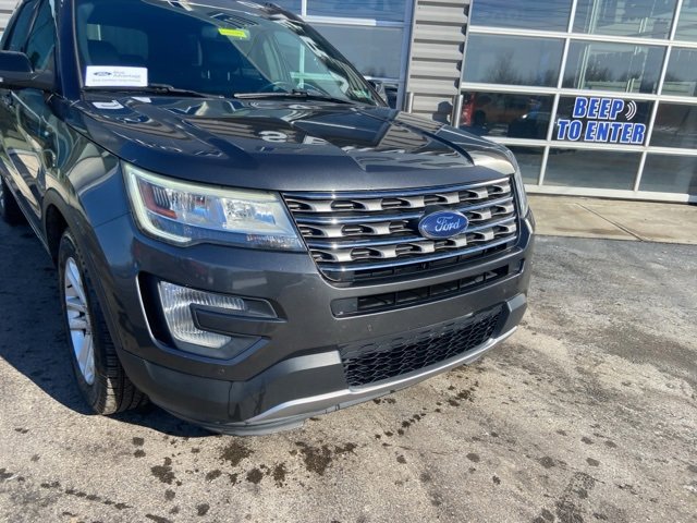 Used 2017 Ford Explorer XLT w/ Equipment Group 202A image 5